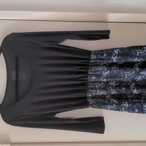 Star Wars darkside maxi dress. Size M. Stretchy material. Lightweight chiffon.